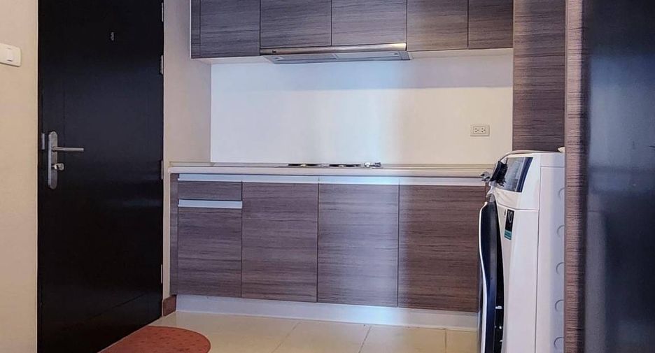 For rent 2 bed condo in Huai Khwang, Bangkok