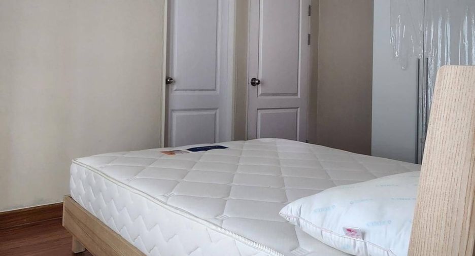 For rent 2 bed condo in Huai Khwang, Bangkok