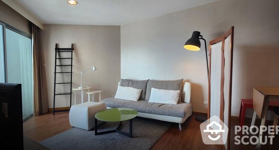 For rent 2 bed condo in Huai Khwang, Bangkok