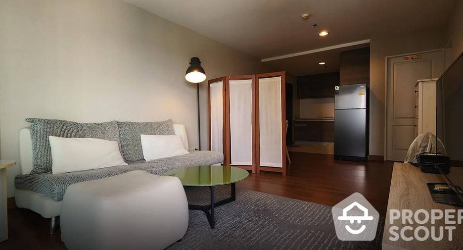 For rent 2 bed condo in Huai Khwang, Bangkok