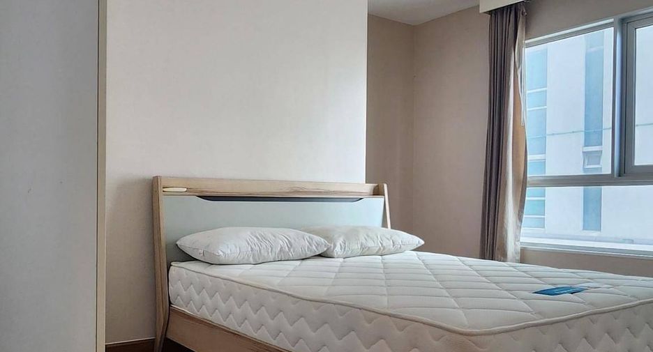 For rent 2 bed condo in Huai Khwang, Bangkok