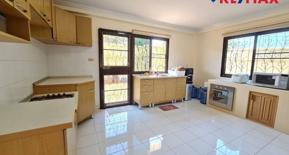 For sale 4 bed house in Sattahip, Chonburi