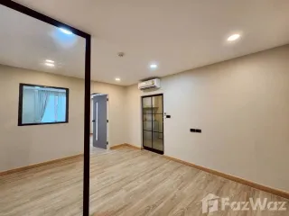 For sale 1 bed condo in Wang Thonglang, Bangkok