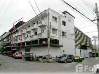 For sale 3 bed townhouse in Bang Khun Thian, Bangkok
