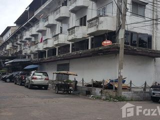 For sale 3 bed townhouse in Bang Khun Thian, Bangkok