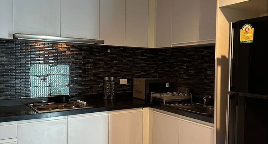 For sale 2 bed condo in Huai Khwang, Bangkok