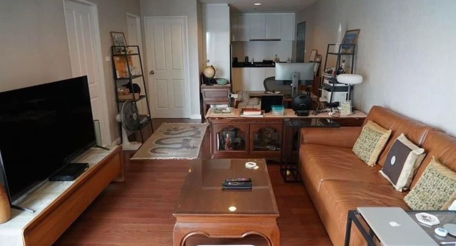 For sale 2 bed condo in Huai Khwang, Bangkok