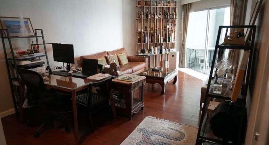 For sale 2 bed condo in Huai Khwang, Bangkok
