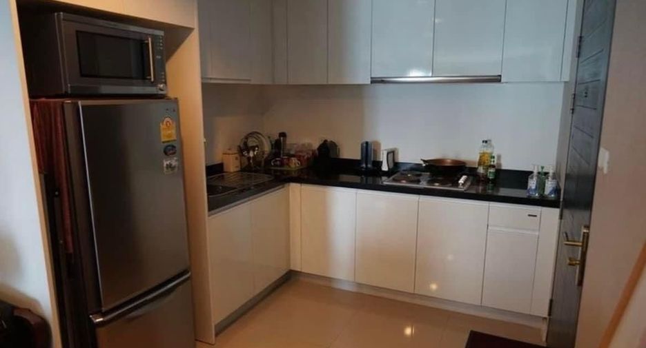 For sale 2 bed condo in Huai Khwang, Bangkok