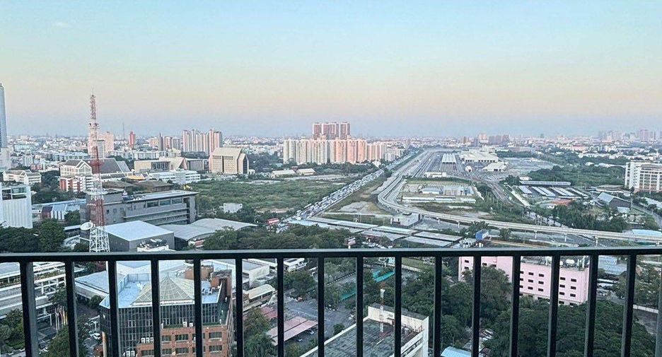 For sale 2 bed condo in Huai Khwang, Bangkok