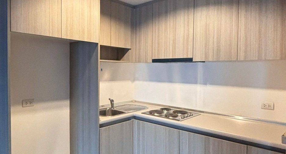 For sale 2 bed condo in Huai Khwang, Bangkok