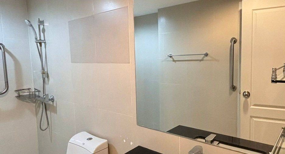 For sale 2 bed condo in Huai Khwang, Bangkok