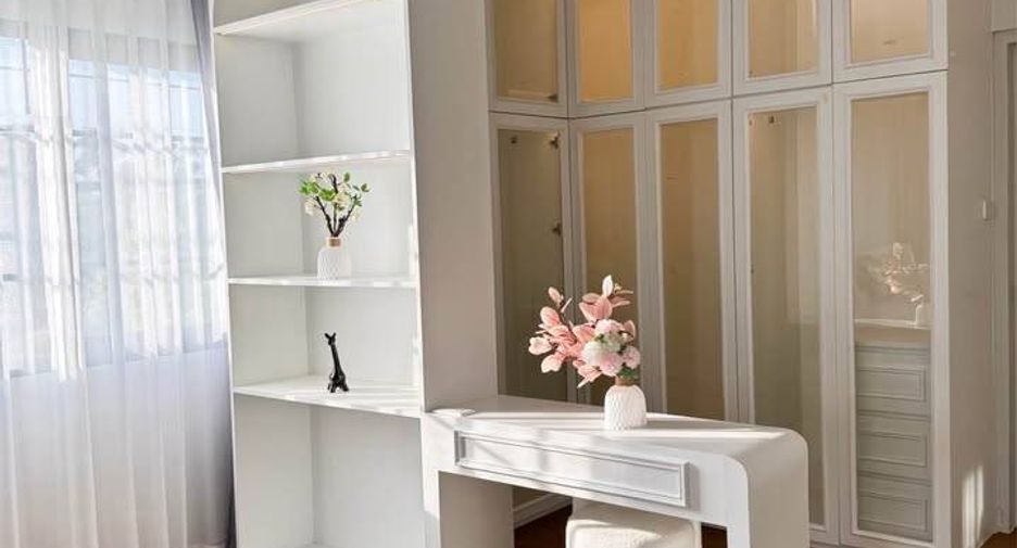 For rent and for sale 4 bed house in Bang Phli, Samut Prakan