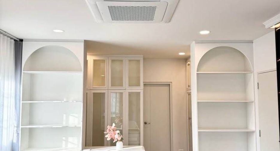 For rent and for sale 4 bed house in Bang Phli, Samut Prakan