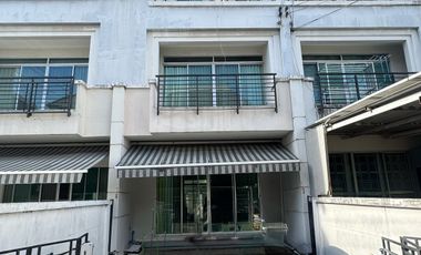 For sale 3 bed townhouse in Saphan Sung, Bangkok