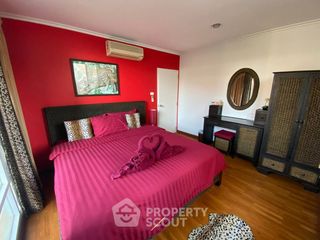 For sale 3 bed apartment in Hua Hin, Prachuap Khiri Khan