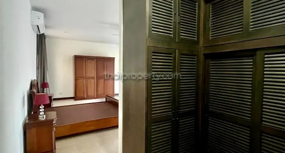For rent and for sale 5 bedrooms house in Bang Lamung, Chonburi