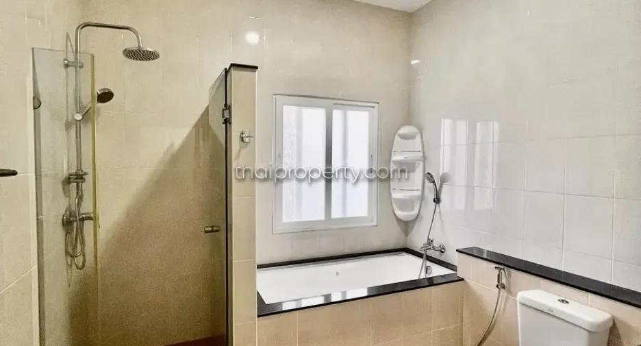 For rent and for sale 5 bedrooms house in Bang Lamung, Chonburi