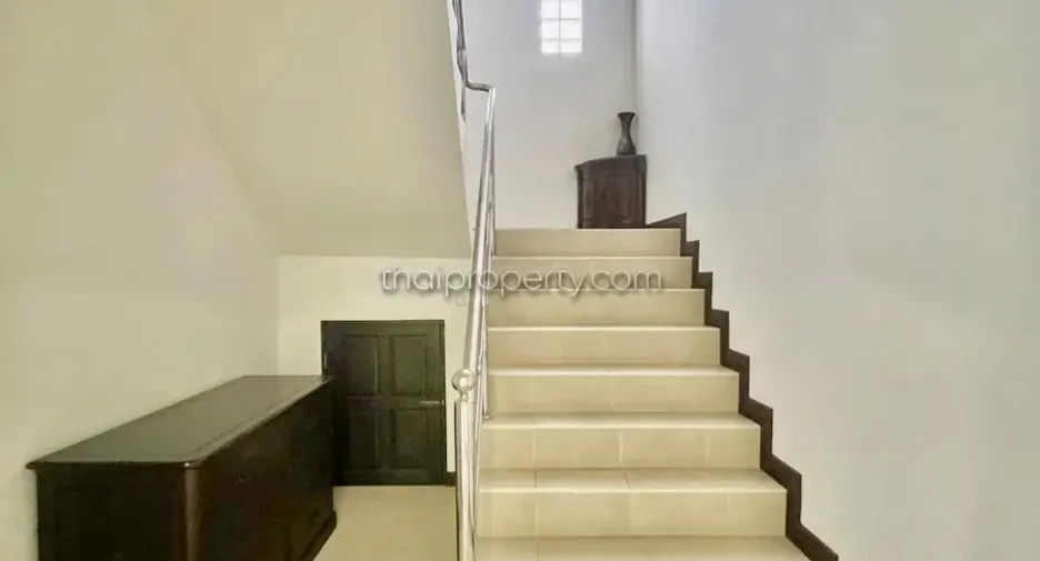 For rent and for sale 5 bedrooms house in Bang Lamung, Chonburi