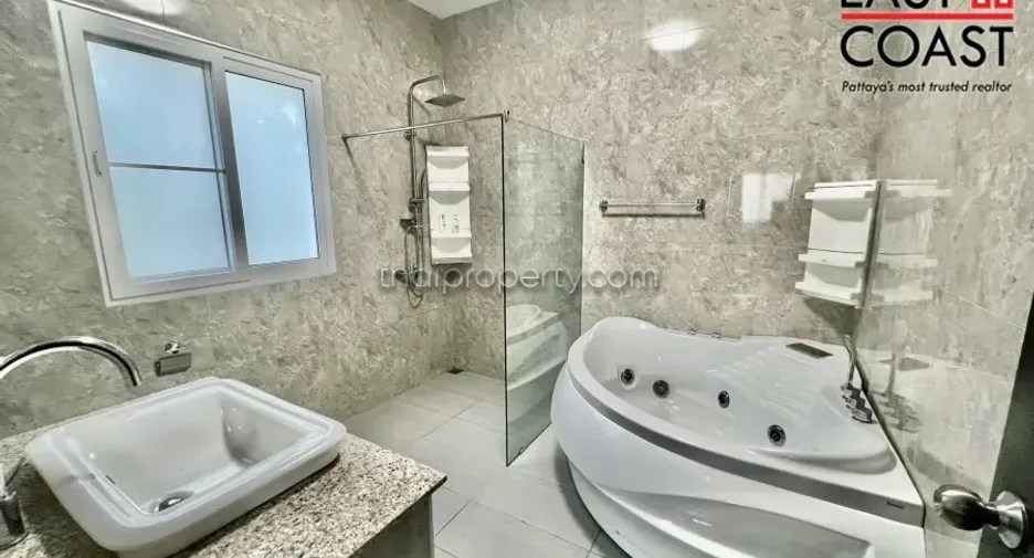 For rent and for sale 5 bedrooms house in Bang Lamung, Chonburi
