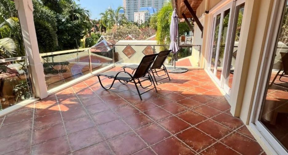 For sale 4 bedrooms house in South Pattaya, Pattaya