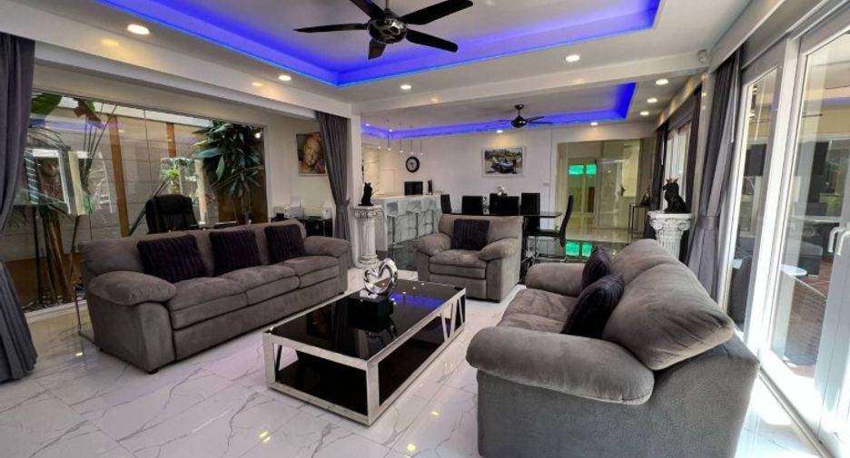 For sale 4 bedrooms house in South Pattaya, Pattaya