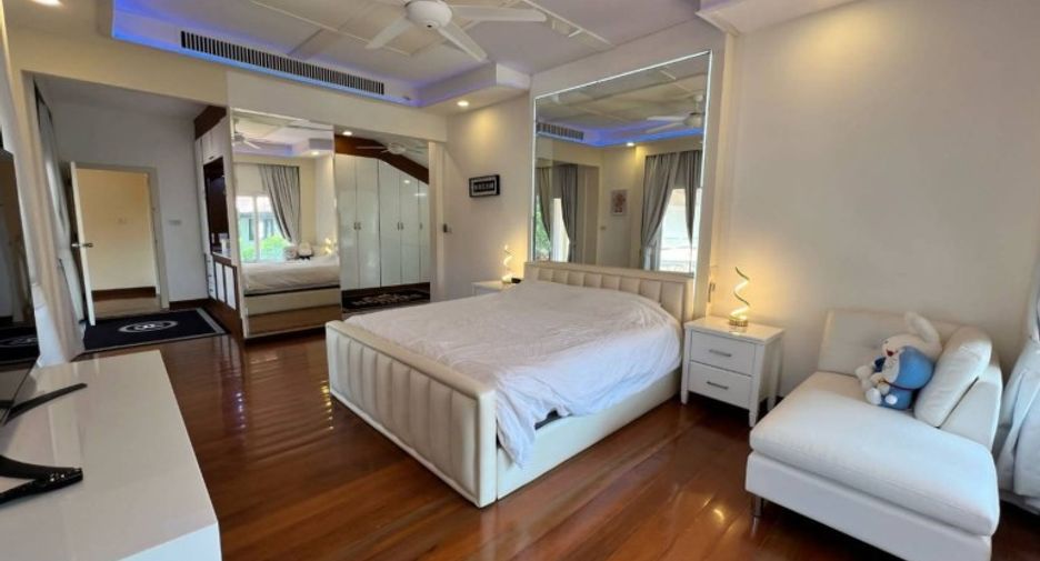 For sale 4 bedrooms house in South Pattaya, Pattaya