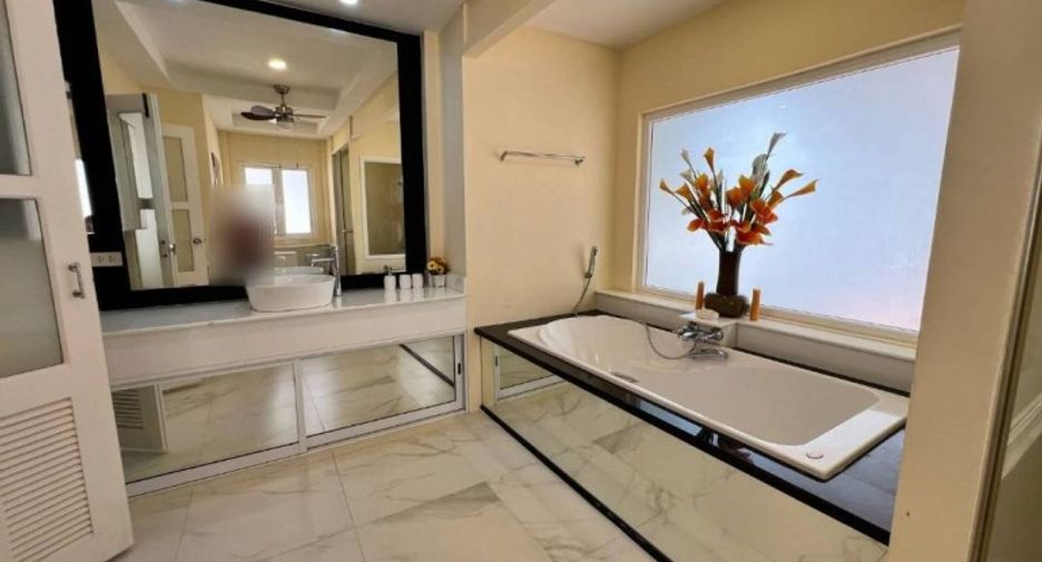 For sale 4 bedrooms house in South Pattaya, Pattaya