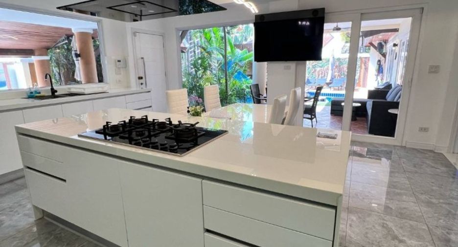 For sale 4 bedrooms house in South Pattaya, Pattaya