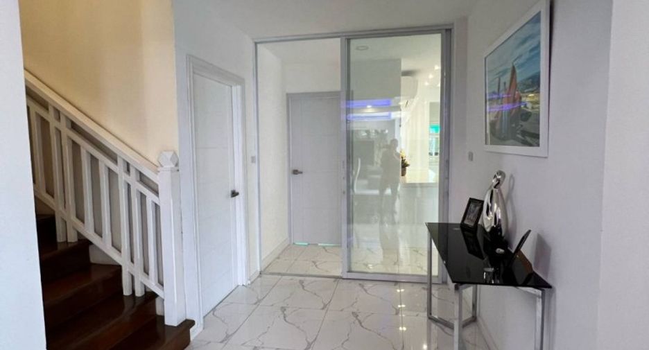 For sale 4 bedrooms house in South Pattaya, Pattaya