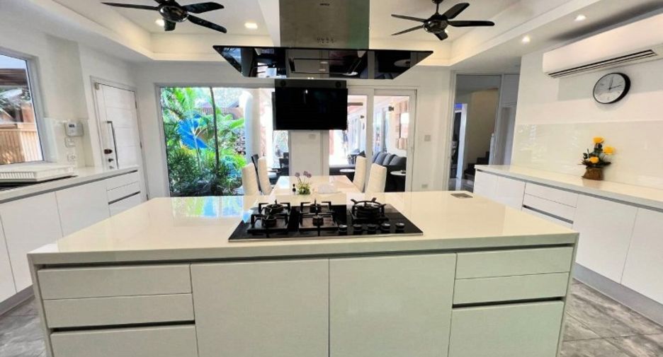 For sale 4 bedrooms house in South Pattaya, Pattaya