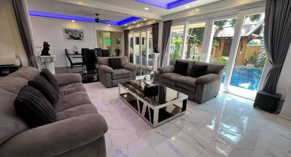 For sale 4 bedrooms house in South Pattaya, Pattaya