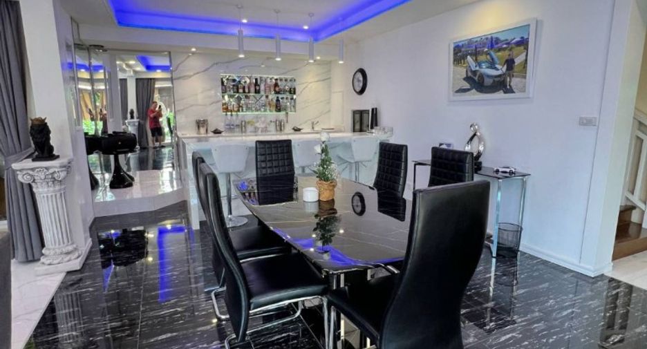 For sale 4 bedrooms house in South Pattaya, Pattaya