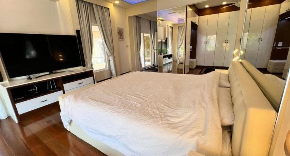 For sale 4 bedrooms house in South Pattaya, Pattaya