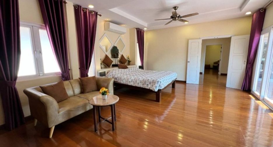 For sale 4 bedrooms house in South Pattaya, Pattaya