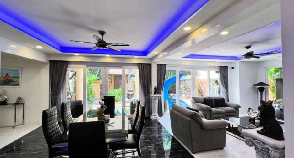 For sale 4 bedrooms house in South Pattaya, Pattaya