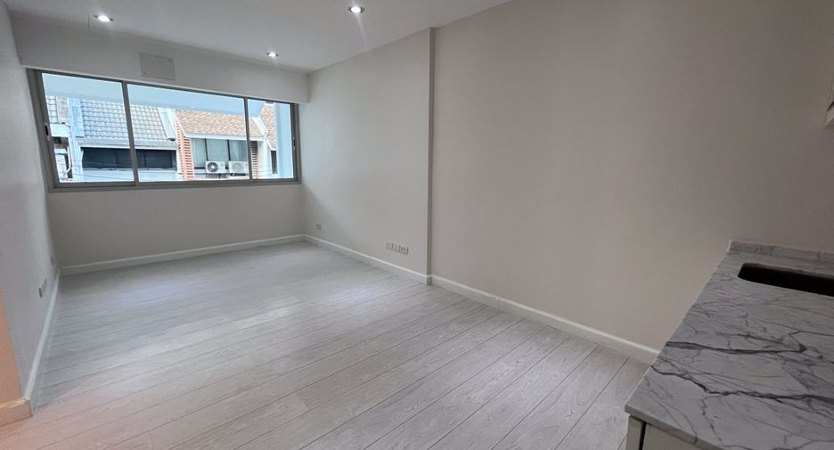 Casa adosada en venta de 4 habitaciones en Watthana, Bangkok