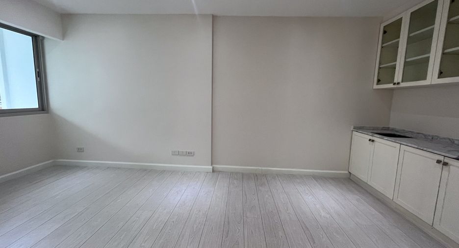 Casa adosada en venta de 4 habitaciones en Watthana, Bangkok