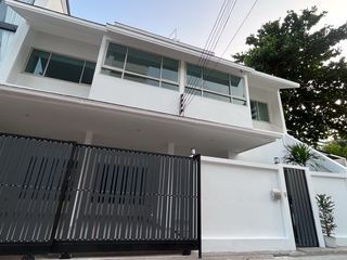 Casa adosada en venta de 4 habitaciones en Watthana, Bangkok