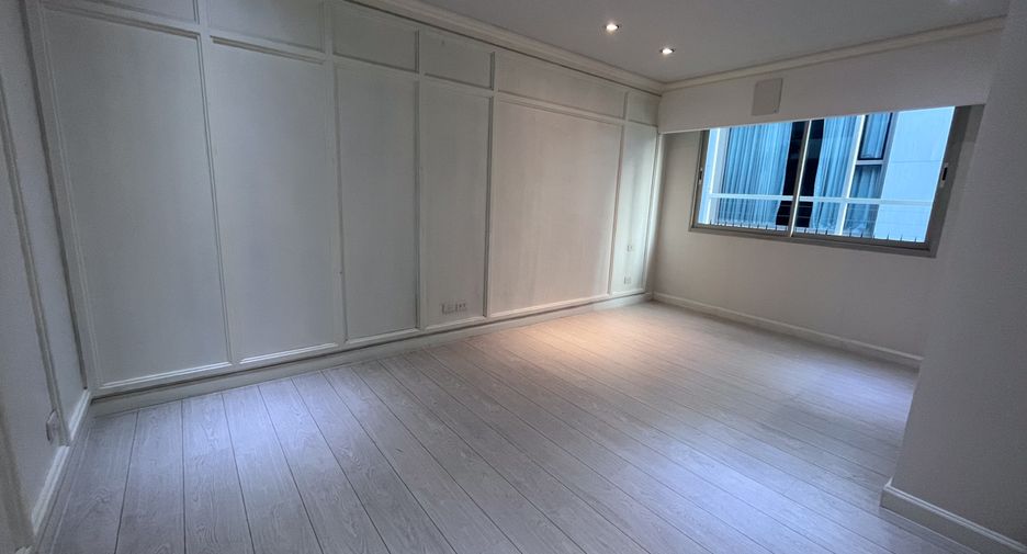 Casa adosada en venta de 4 habitaciones en Watthana, Bangkok