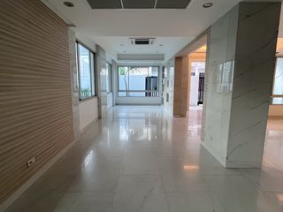 Casa adosada en venta de 4 habitaciones en Watthana, Bangkok