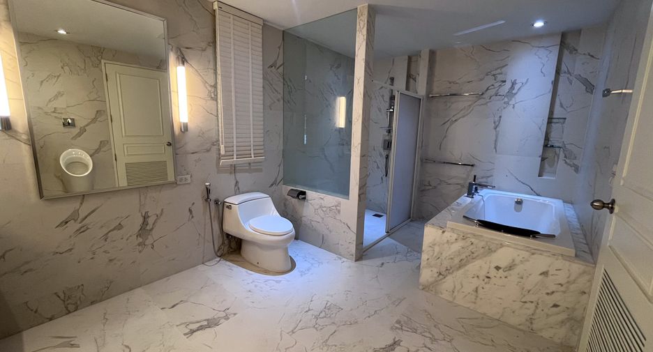 Casa adosada en venta de 4 habitaciones en Watthana, Bangkok