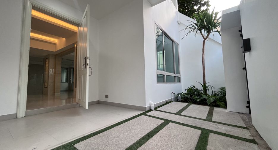 Casa adosada en venta de 4 habitaciones en Watthana, Bangkok