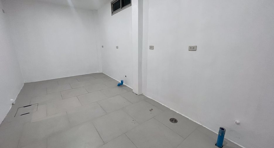 Casa adosada en venta de 4 habitaciones en Watthana, Bangkok