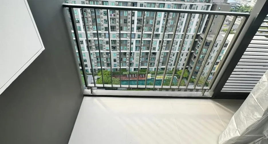 For sale 2 bed condo in Huai Khwang, Bangkok