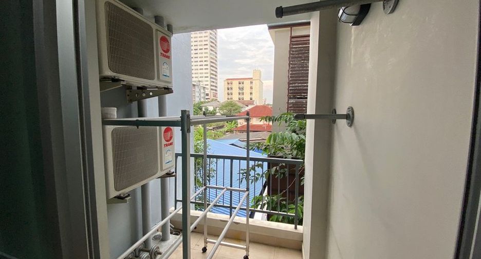 For rent 1 bed condo in Huai Khwang, Bangkok