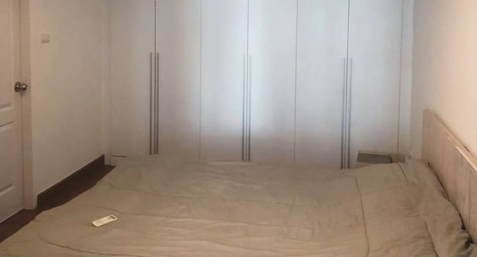 For rent 3 bed condo in Huai Khwang, Bangkok