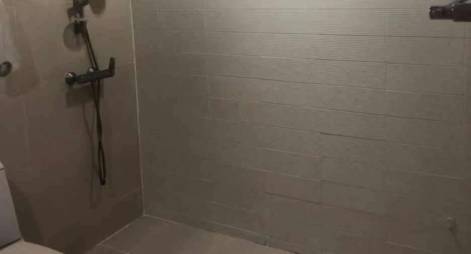 For rent 3 bed condo in Huai Khwang, Bangkok