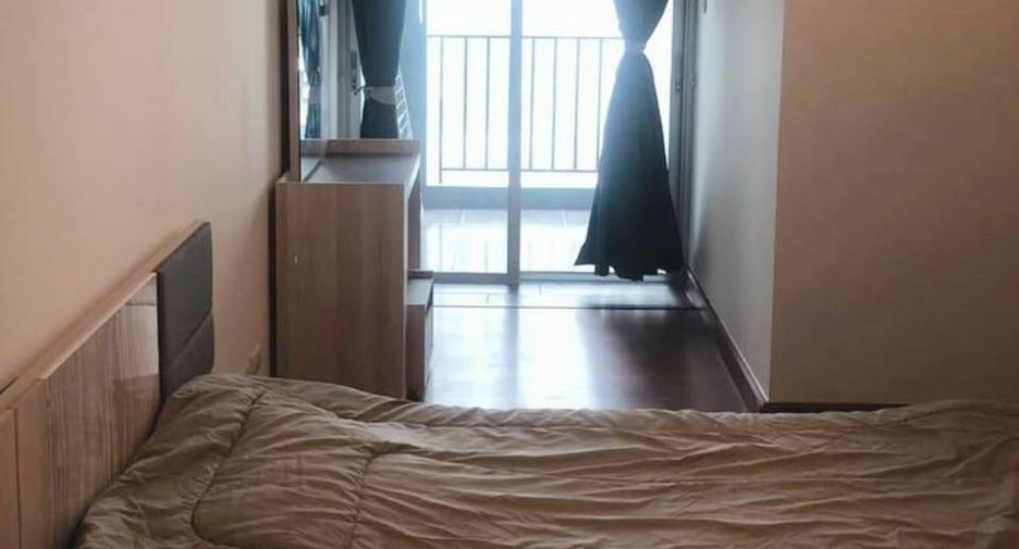 For rent 3 bed condo in Huai Khwang, Bangkok