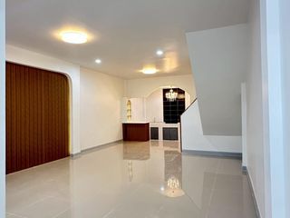 For sale 3 bed townhouse in Thanyaburi, Pathum Thani